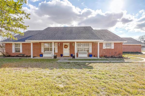 520 Thomas Road, Springtown, TX 76082