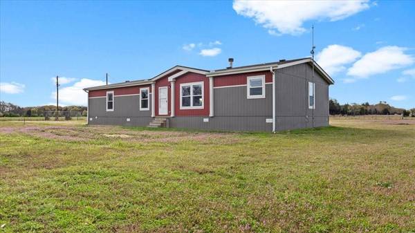 1919 County Road 2130, Telephone, TX 75488