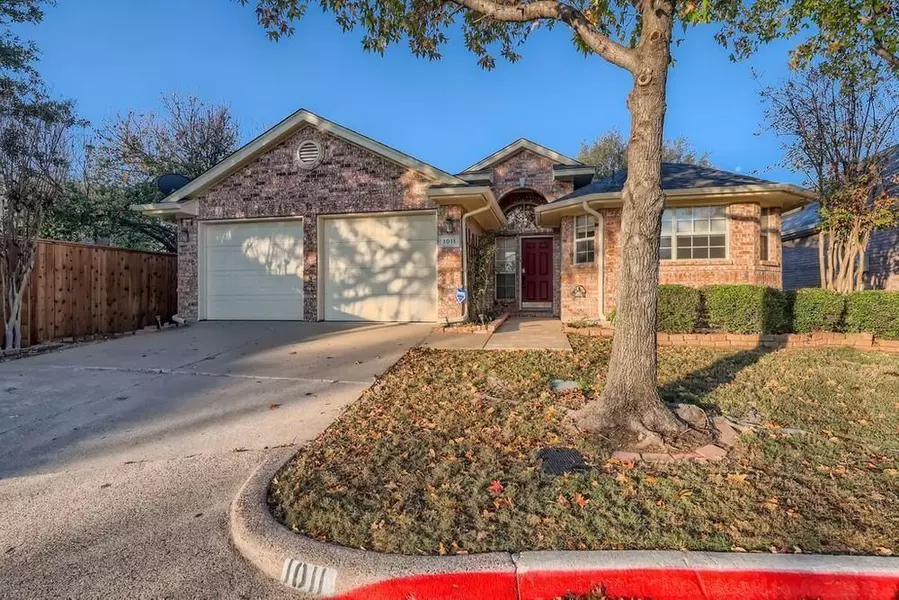 1011 Harwood Court, Euless, TX 76039