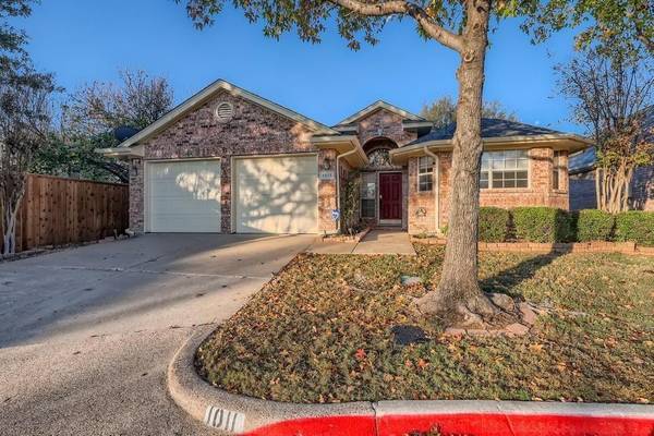 1011 Harwood Court, Euless, TX 76039