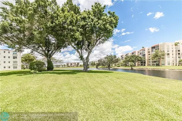 Delray Beach, FL 33446,26 Abbey Ln  #203