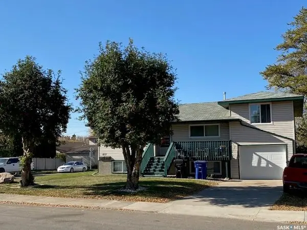 1601 F AVENUE N, Saskatoon, SK S7L 1Y1