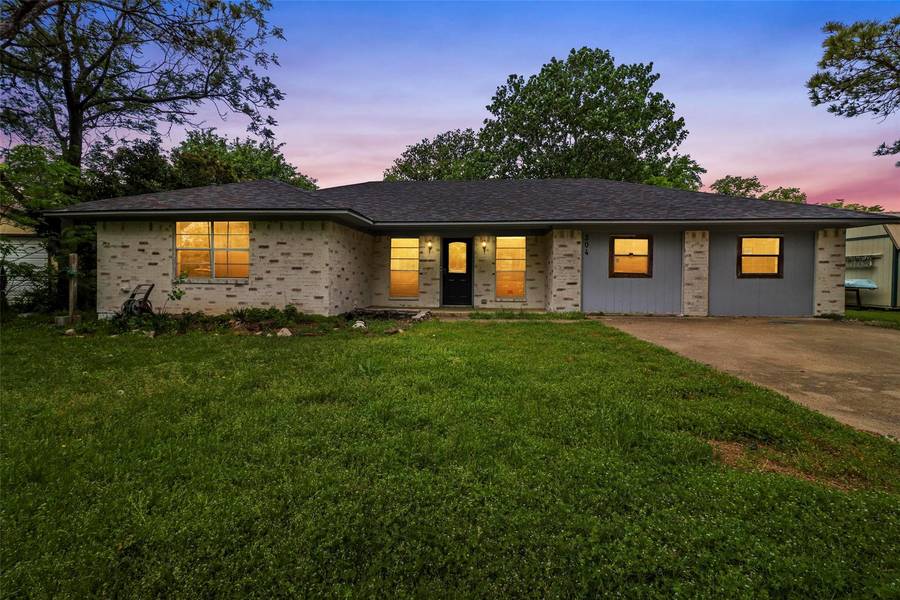 304 Hilltop Drive, Oak Point, TX 75068