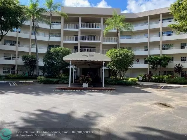 3980 Oaks Clubhouse Dr  #204, Pompano Beach, FL 33069