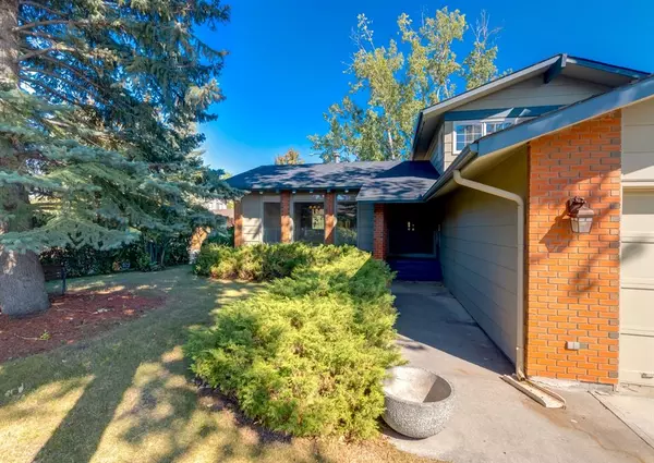 Calgary, AB T2X 1T4,27 Midvalley CRES SE