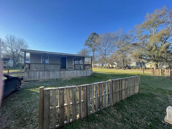 11268 Hillside Drive,  Berryville,  TX 75763