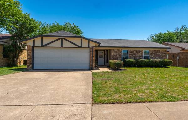 609 Ridgecrest Drive, Saginaw, TX 76179