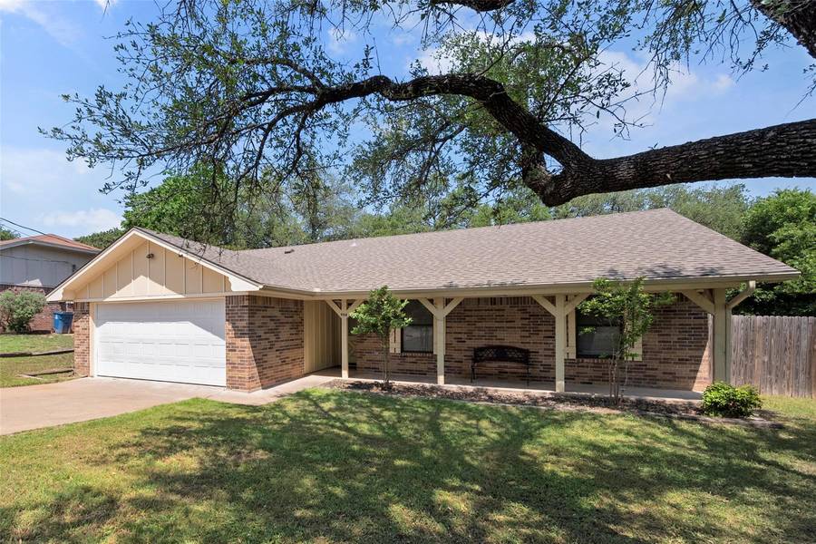 904 Woodview Drive, Granbury, TX 76048