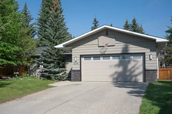 Calgary, AB T2V 3Y6,224 Oakwood PL SW