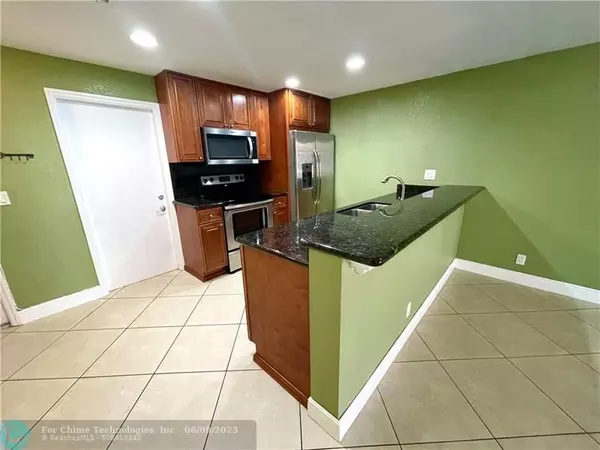 Weston, FL 33327,1422 Coronado Rd  #4-38