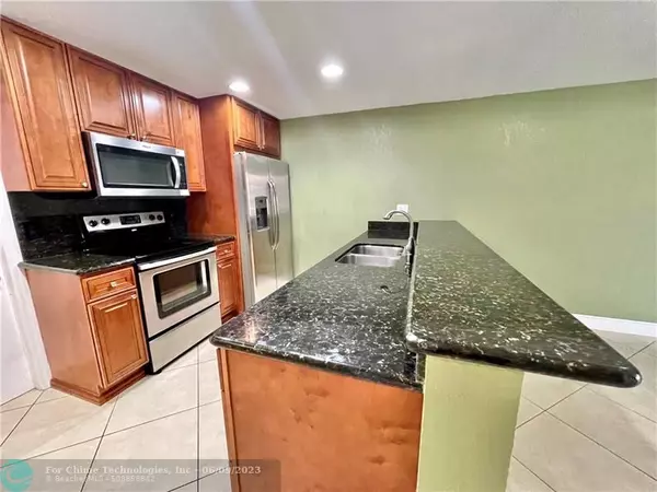 Weston, FL 33327,1422 Coronado Rd  #4-38