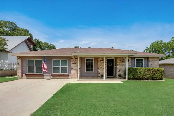 612 Janann Street, Euless, TX 76039