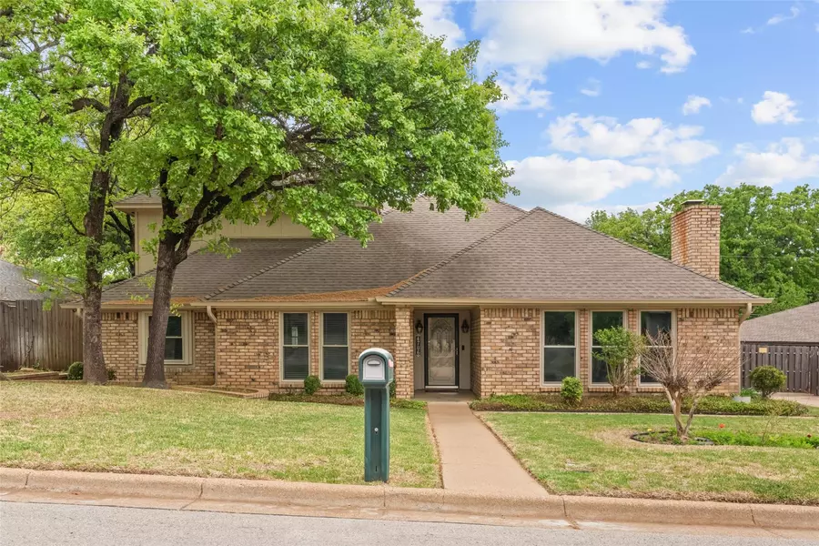 4706 Chapel Springs Court, Arlington, TX 76017