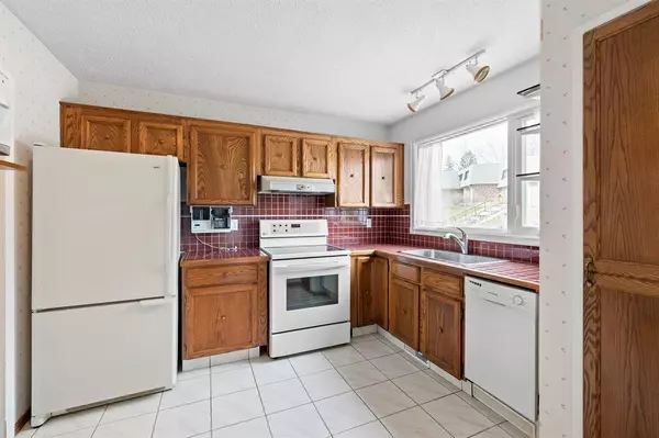 Calgary, AB T2K5R3,6501B Huntsbay RD NW