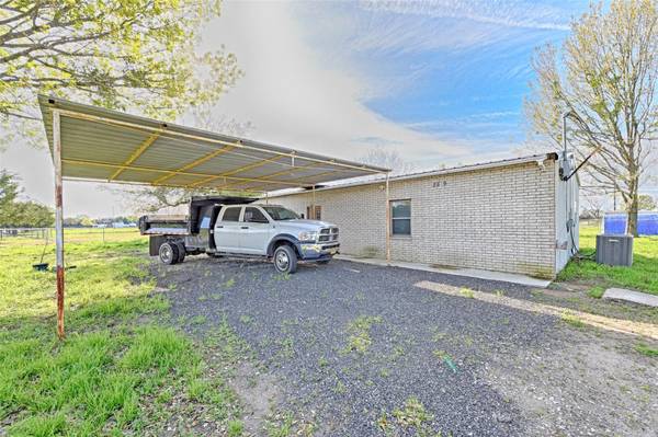 2379 Vz County Road 3810, Wills Point, TX 75169