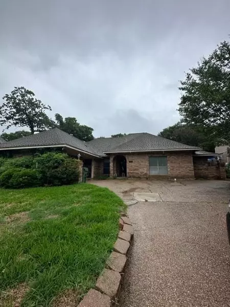 5207 Caliente Drive, Arlington, TX 76017