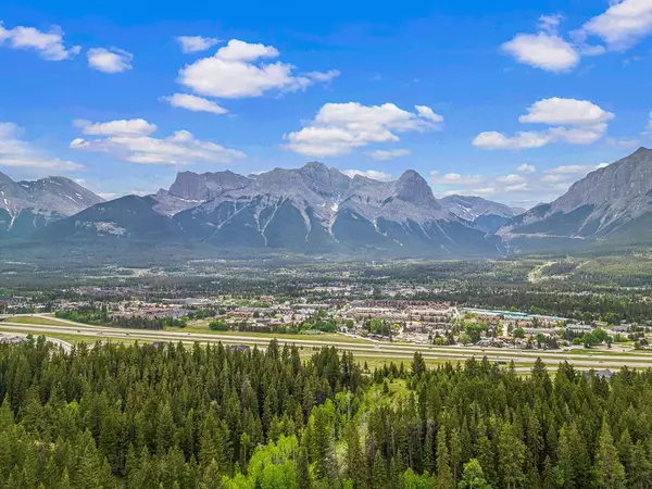 Canmore, AB T1W 1L6,25 Juniper RDG