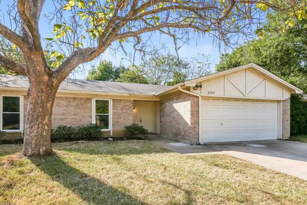 3129 Meadow Wood Lane, Bedford, TX 76021