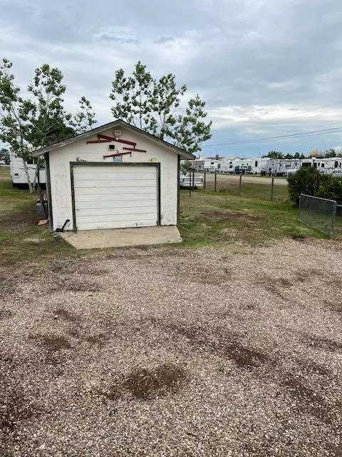 Dunmore, AB T1B 0K3,188 4 ST