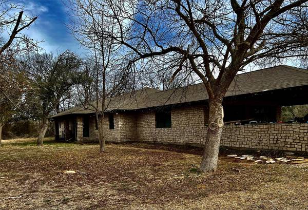 1879 Cr 275,  Stephenville,  TX 76401