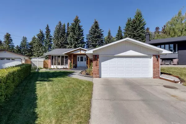 Calgary, AB T2W 2R9,136 Brookmere Bay SW