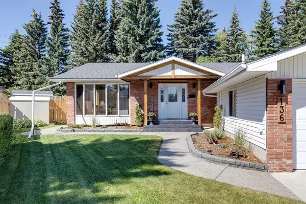 Calgary, AB T2W 2R9,136 Brookmere Bay SW