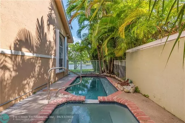 Pompano Beach, FL 33069,4109 Carriage Dr  #L5