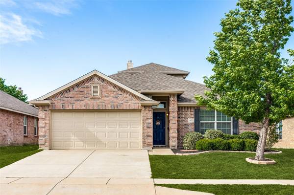 412 Lead Creek Drive, Fort Worth, TX 76131