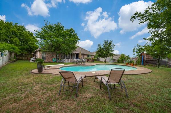 108 Ridge View Court,  Decatur,  TX 76234