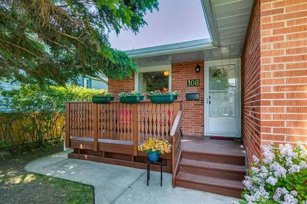 Calgary, AB T2L 1N5,108 Brown CRES NW