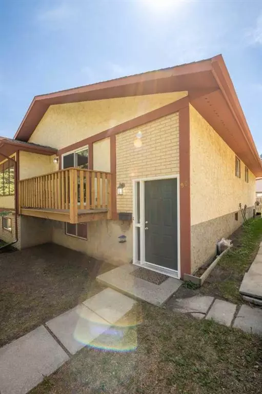 Calgary, AB T3K 1R4,89/91 Bearberry Close NW