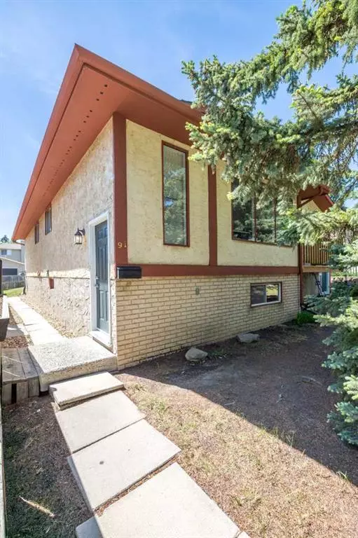 Calgary, AB T3K 1R4,89/91 Bearberry Close NW