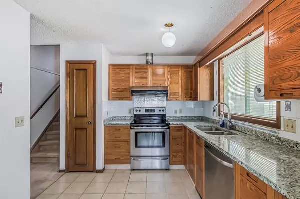 Calgary, AB T3K 3H7,87 Macewan Meadow CRES NW