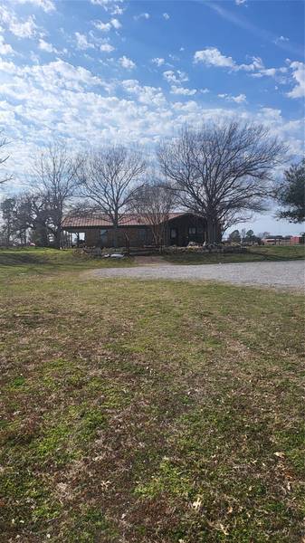 512 Cemetery Road, Boyd, TX 76023