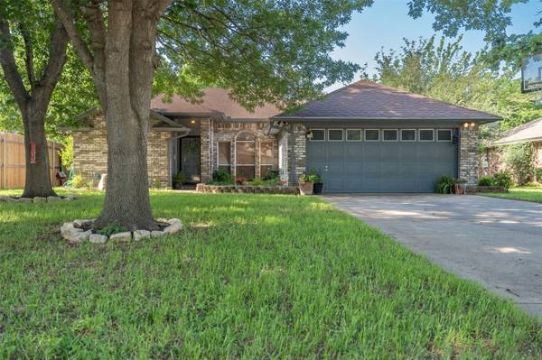 328 Matthew Court, Burleson, TX 76028