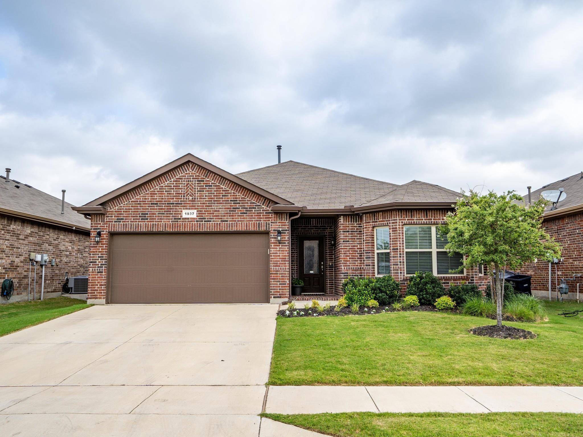 1937 Potrillo Lane,  Fort Worth,  TX 76131