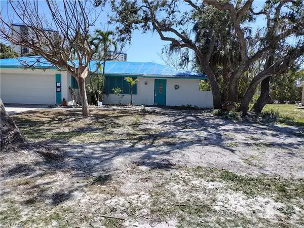 Fort Myers Beach, FL 33931,160 Sabal DR