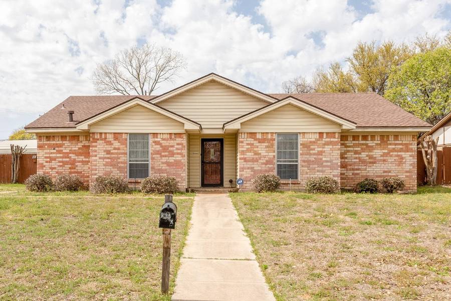 2701 Springbrooke Drive, Hurst, TX 76054