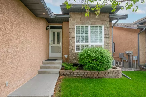 Calgary, AB T2Y 4C6,274 Shannon Estates TER SW