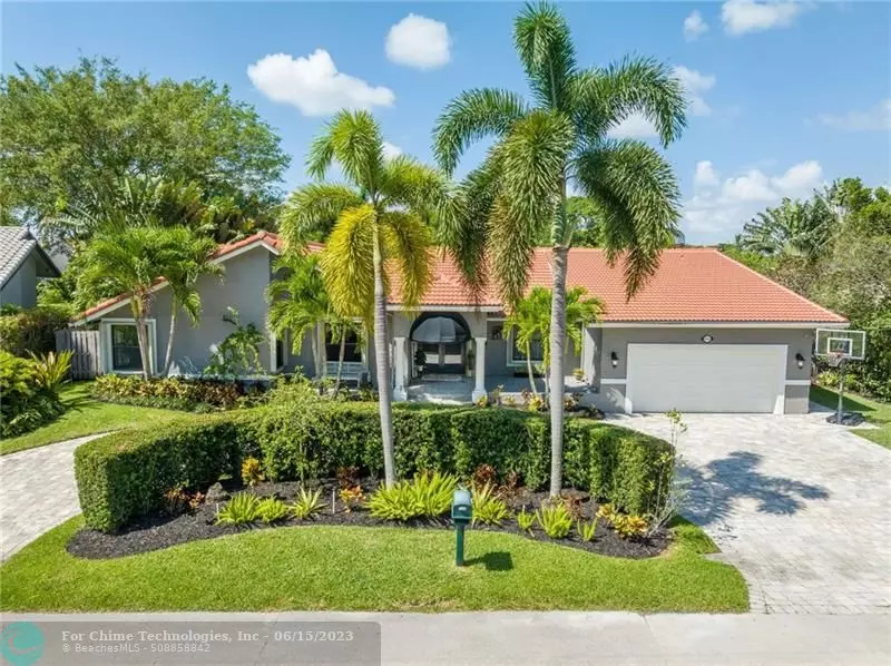 8600 N Lake Dasha Dr, Plantation, FL 33324