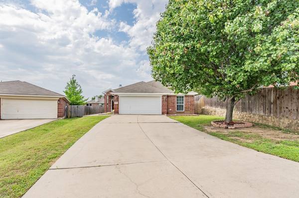 8104 Whitney Lane, Fort Worth, TX 76120