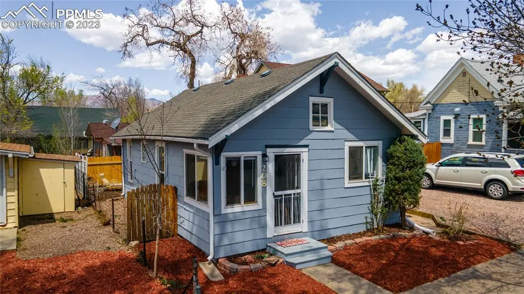 208 N 15th ST, Colorado Springs, CO 80904