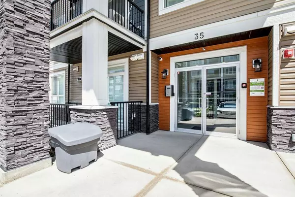 Calgary, AB T2X 4S6,35 Walgrove WALK SE #303