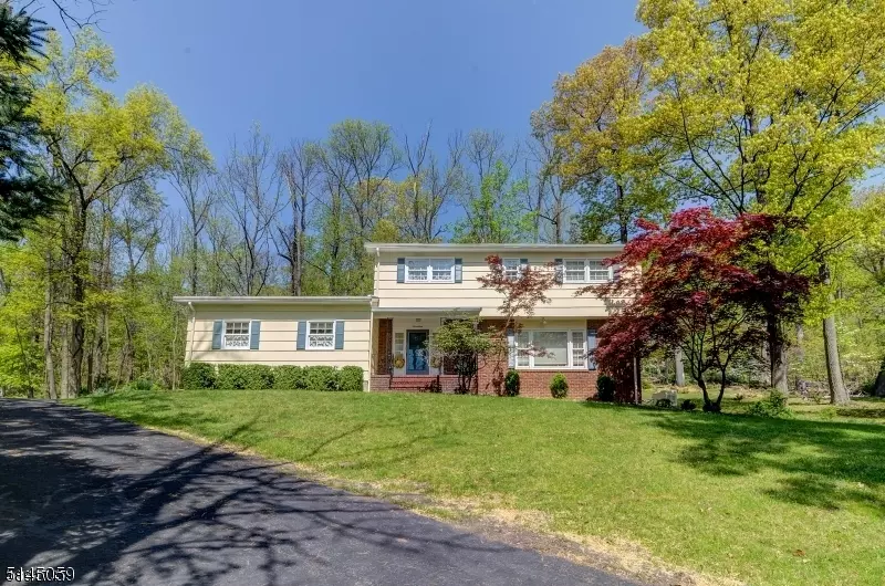 17 Forest Ln, Green Brook Twp., NJ 08812