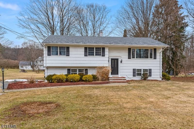 27 Ironia Rd, Chester Twp., NJ 07930