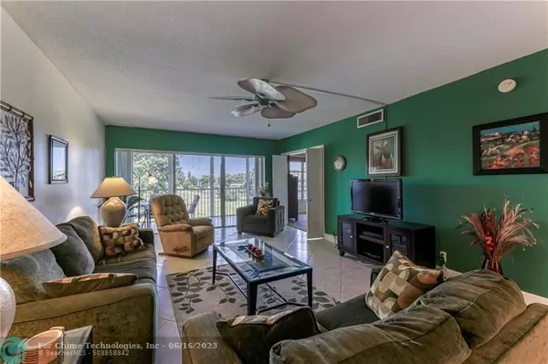 Pompano Beach, FL 33069,3300 N Palm Aire Dr  #403