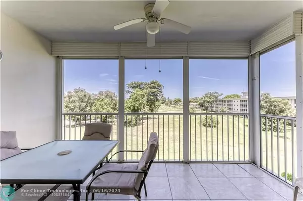 Pompano Beach, FL 33069,3300 N Palm Aire Dr  #403