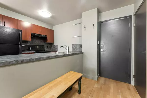 Calgary, AB T2T 3T2,2221 14 ST SW #203