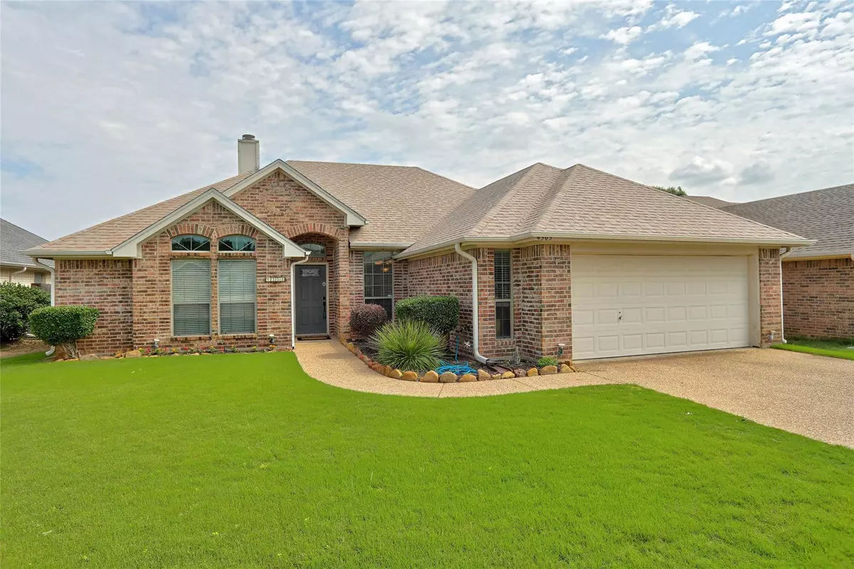 Arlington, TX 76001,4303 Fox Court