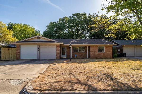 1029 Blue Lake Drive, Fort Worth, TX 76103